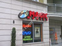 znaki przestrzenne świecące nocą znaki przestrzenne świecące nocą