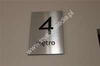tablica na piętro z numerem